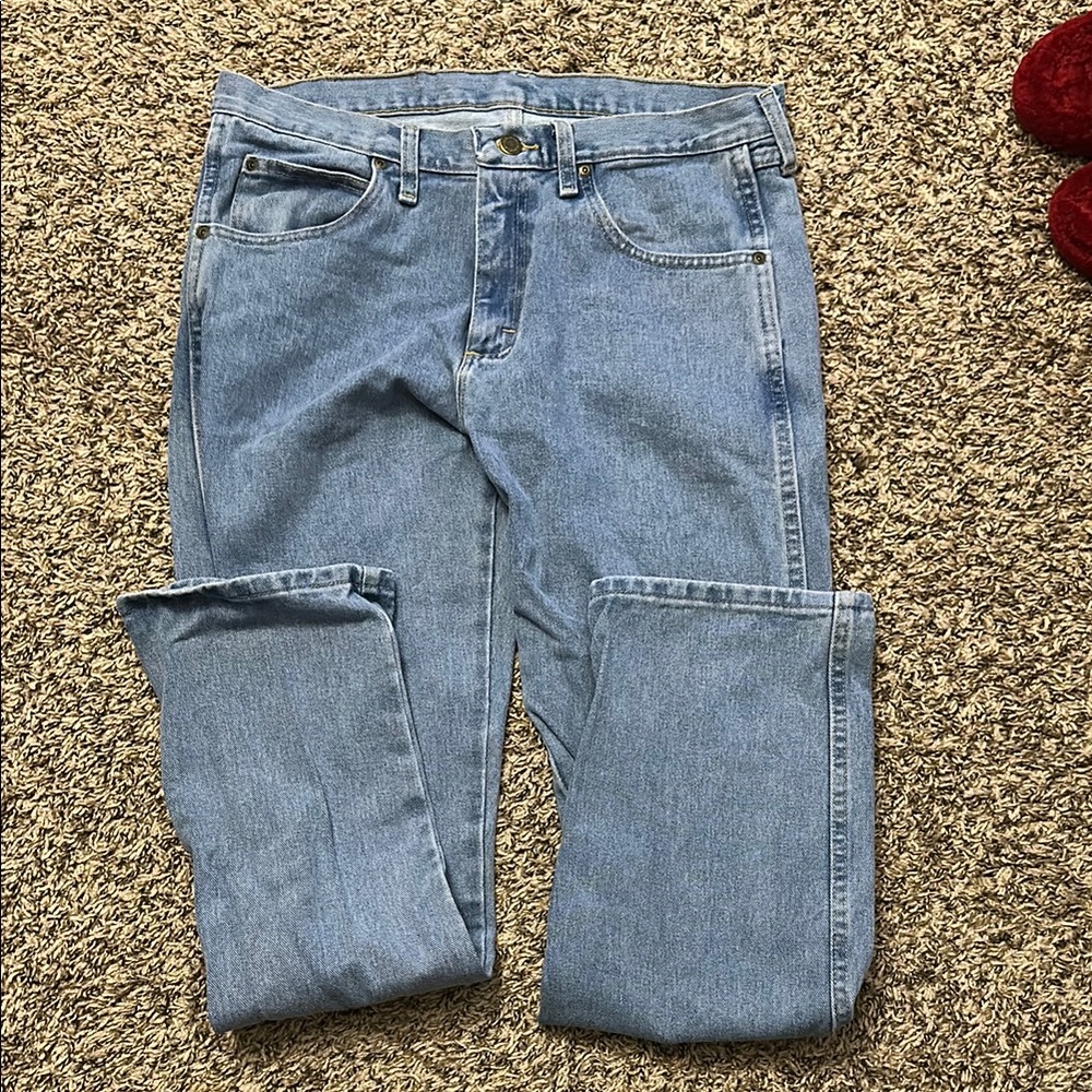 Men’s Wrangler Light Wash Jeans